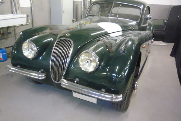 jaguar-xk-120-coupe-945360B44F-A1EF-9E55-D161-615DA4823A22.jpg