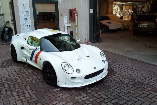 lotus-elise-24FA77910-BAE8-B1E2-5743-6AA6695BA710.jpg