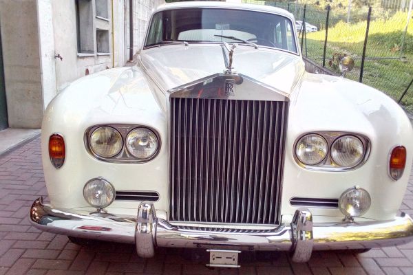 roll-royce-silver-cluod-3-6B12D23F2-C825-8B97-1753-183627254856.jpg