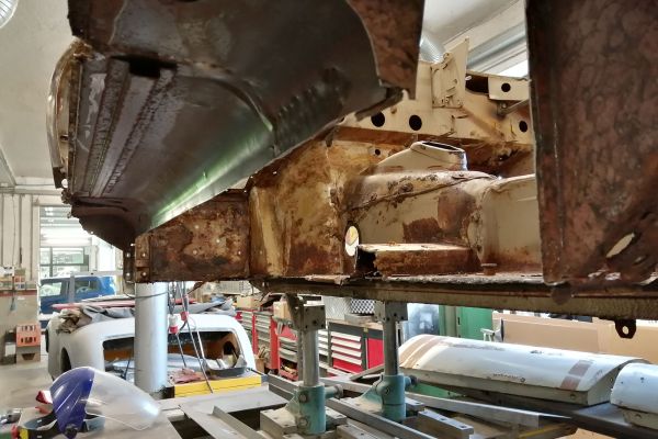 jaguar-e-tipe-383592C8F2-EE8A-CF09-AEC0-D90FCA6FA25B.jpg