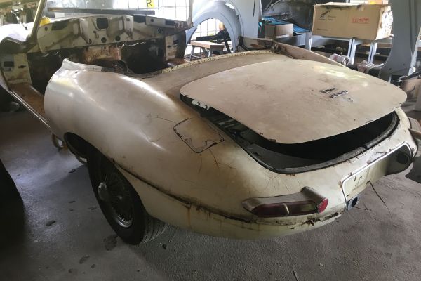 jaguar-e-tipe-7A3E48AB9-0BF7-45D6-C87E-1C7EFBDEE6FC.jpg