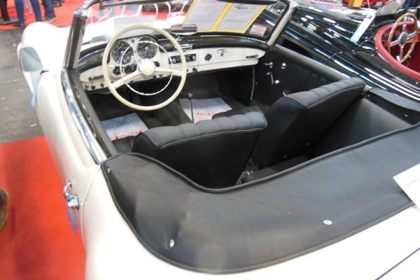 mercedes-190-cabrio-685712F417-6DC9-0768-4B50-7CBDA8D8BB4D.jpg