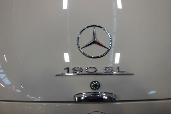 mercedes-190-cabrio-844D4DDB48-6A68-A06E-50F0-19D9E24D9EA5.jpg