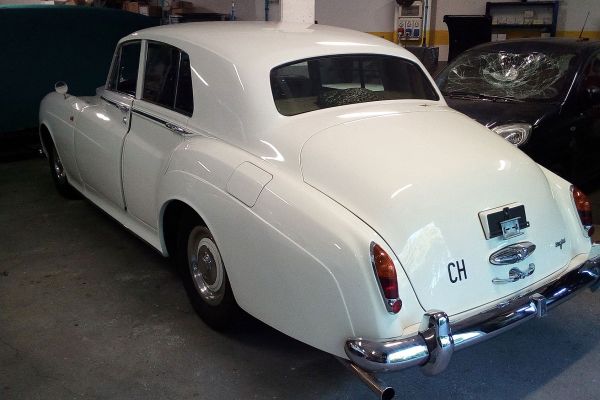 roll-royce-silver-cluod-3-1132DA2012A-0E89-BFBD-3B6F-4DA0D51E77EF.jpg
