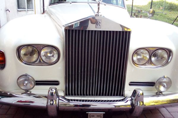roll-royce-silver-cluod-3-1173B1F8319-406A-9EF7-BB07-6425D209A3E5.jpg