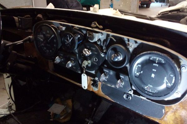 roll-royce-silver-cluod-3-8715DCFB29-57D1-331E-5ADC-7DA3B04959F6.jpg